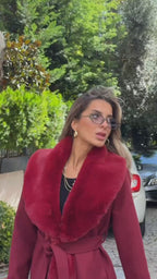 Saskia Suni Kürk Detaylı Kemerli Ceket – Kırmızı
