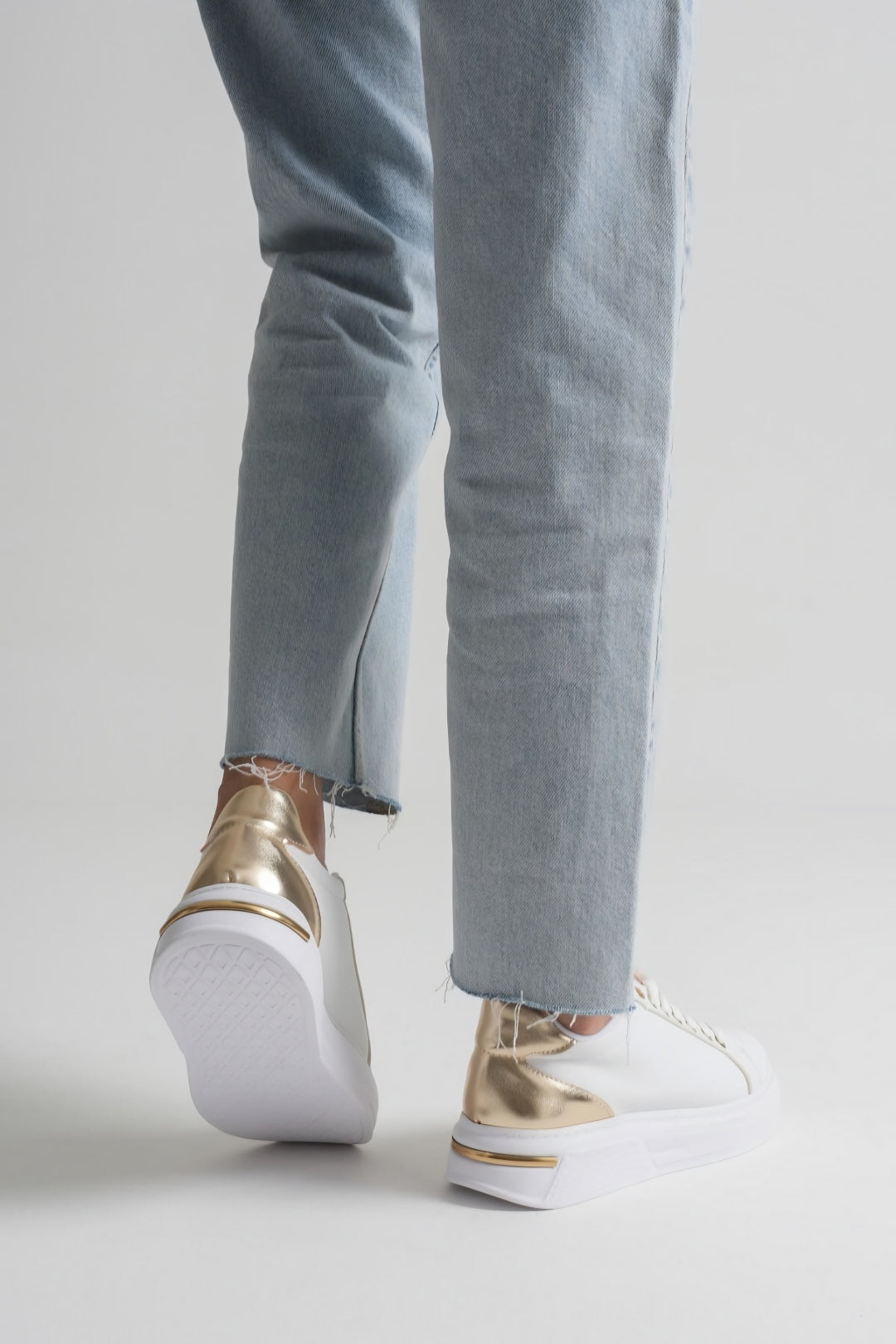 Altın Ayna Garnili Beyaz Kadın Sneaker Ortopedik Taban (4 cm)