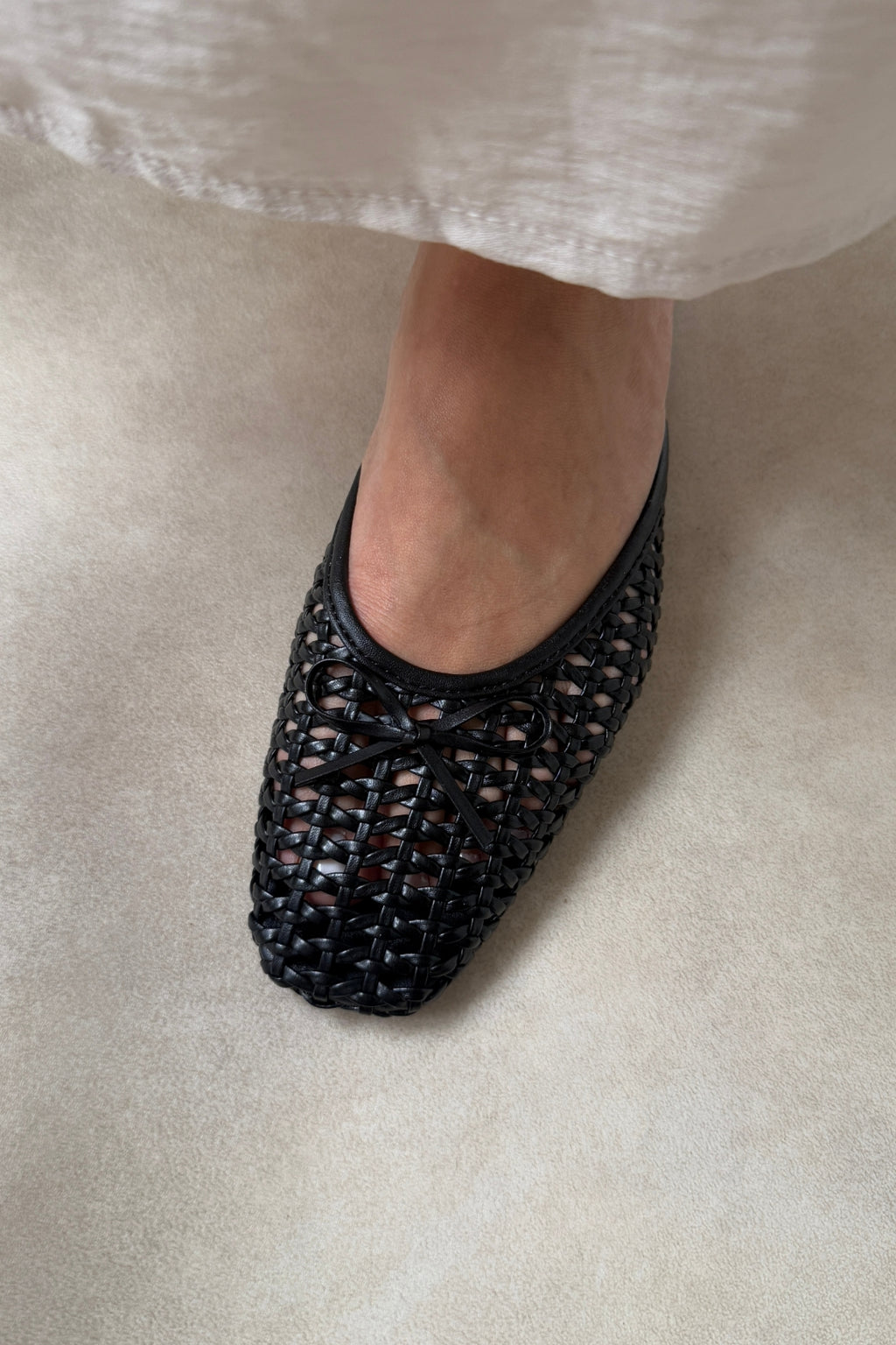 Elegant Women's Ballet Flats with Knitted Bow Detail - Black