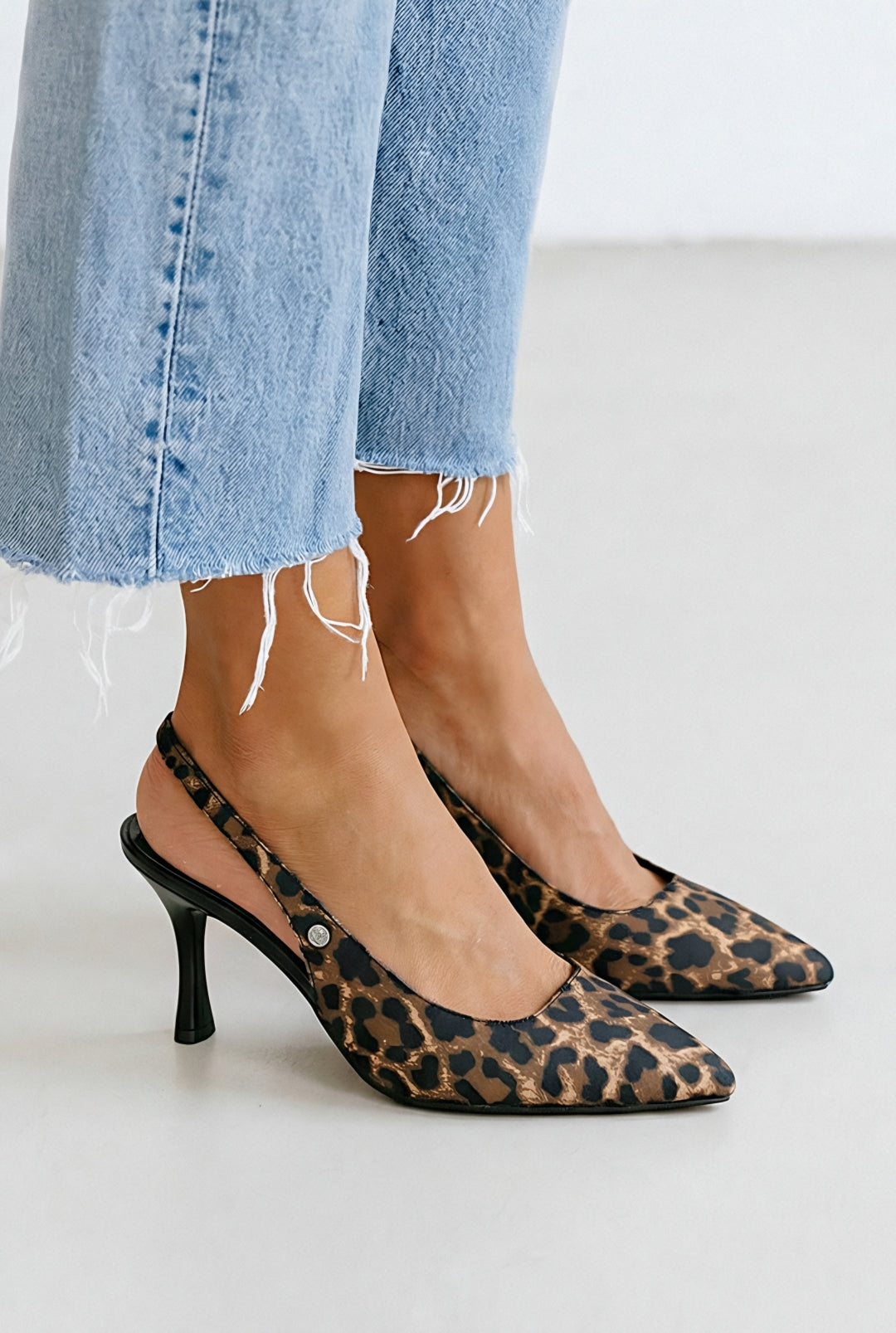 Lavender Esnek Yumuşak Kaymaz Taban (8 cm) Açık Lastikli Slingback Kadın Topuklu Ayakkabı – Leopar