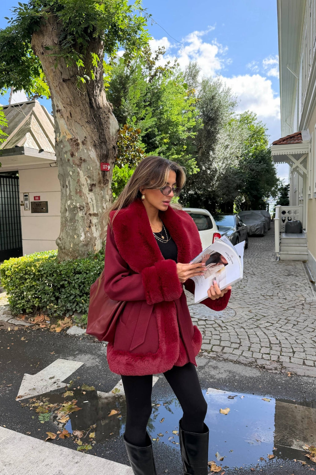 Saskia Suni Kürk Detaylı Kemerli Ceket – Kırmızı