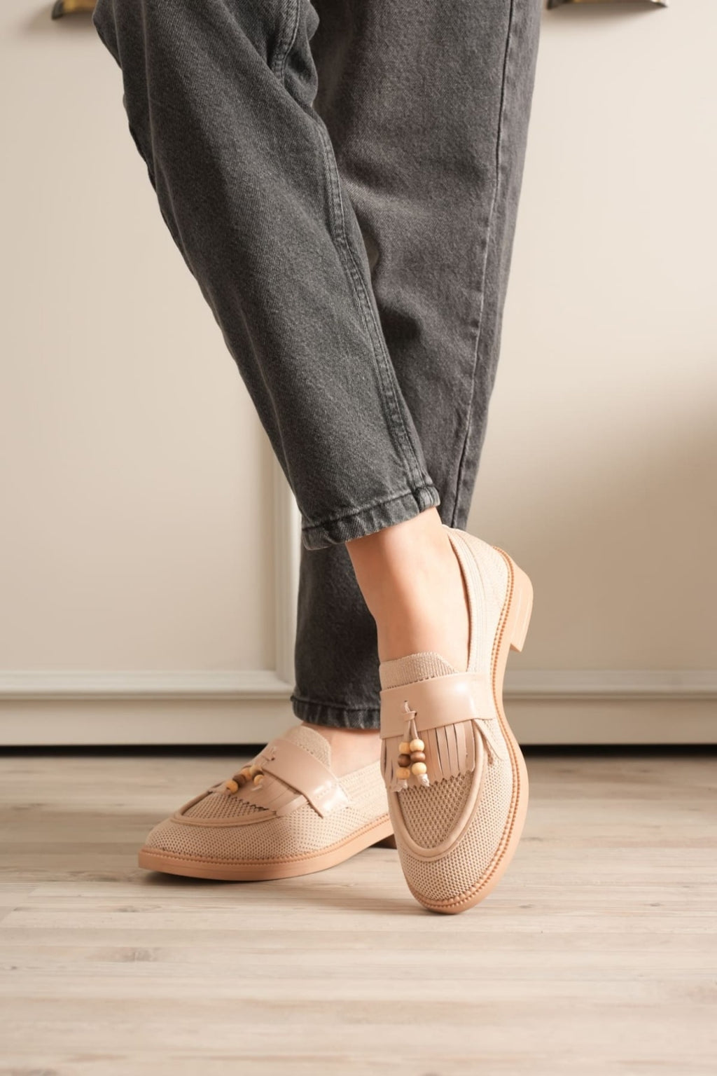 Boncuk Püskül Detaylı Triko Günlük Kadın Ayakkabı – Kaymaz Taban, Hafif ve Rahat – Siyah