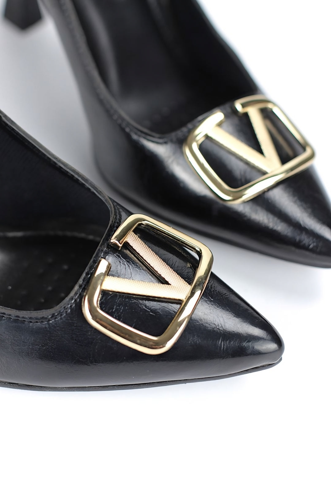 Camille Esnek Yumuşak Kaymaz Taban (10 cm) V Tokalı Kadın Topuklu Ayakkabı – Siyah Rugan