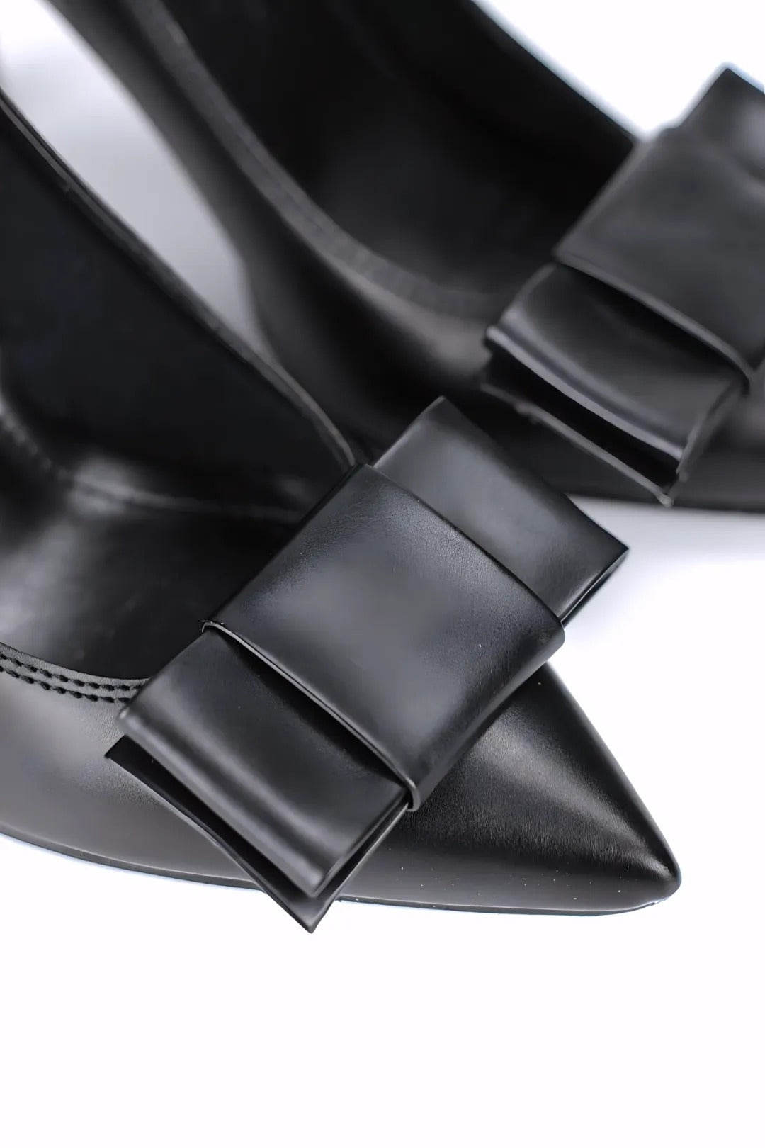 Polina Esnek Yumuşak Kaymaz Taban (8 cm) Siyah Rugan Köşe Fiyonk Kadın Topuklu Ayakkabı – Siyah Süet