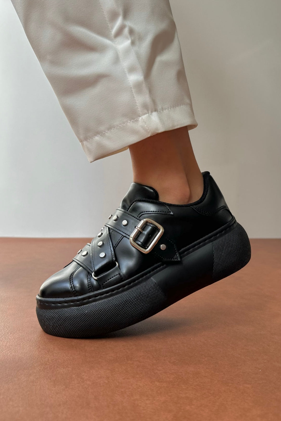 Zımba ve Toka Detaylı Kadın Platform Sneaker - Siyah