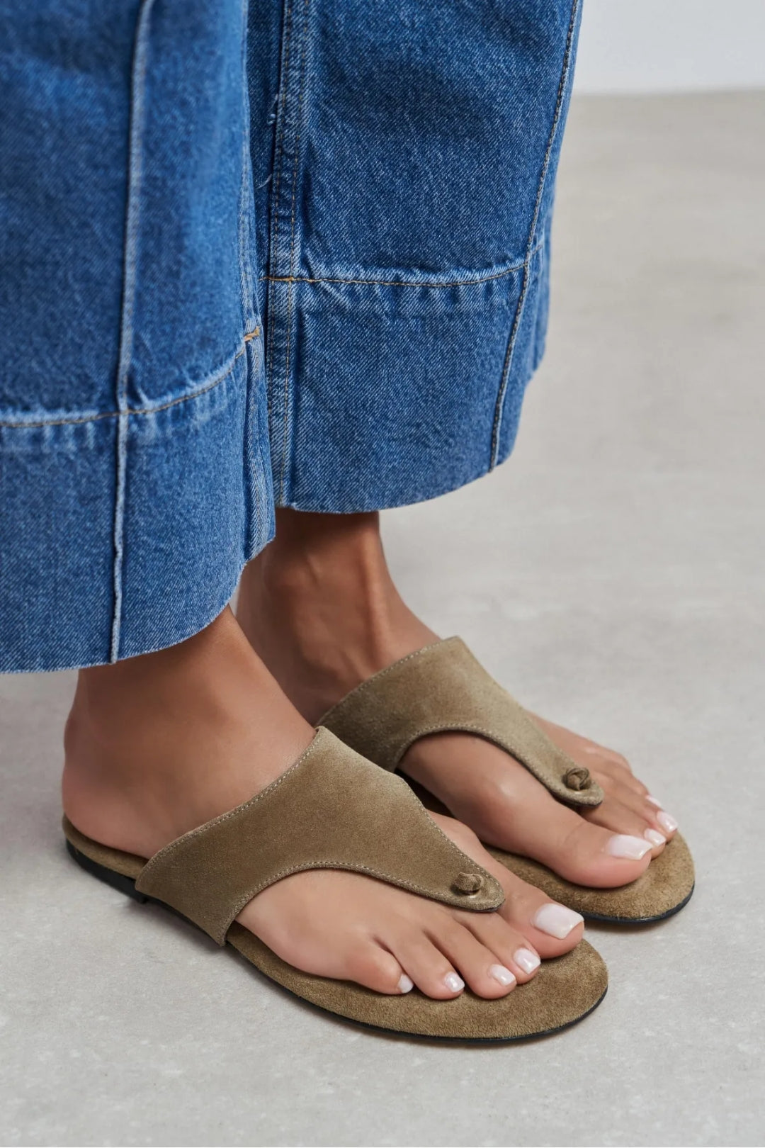 Ravello Handcrafted Genuine Leather Toe-Ring Sandals — Red Suede