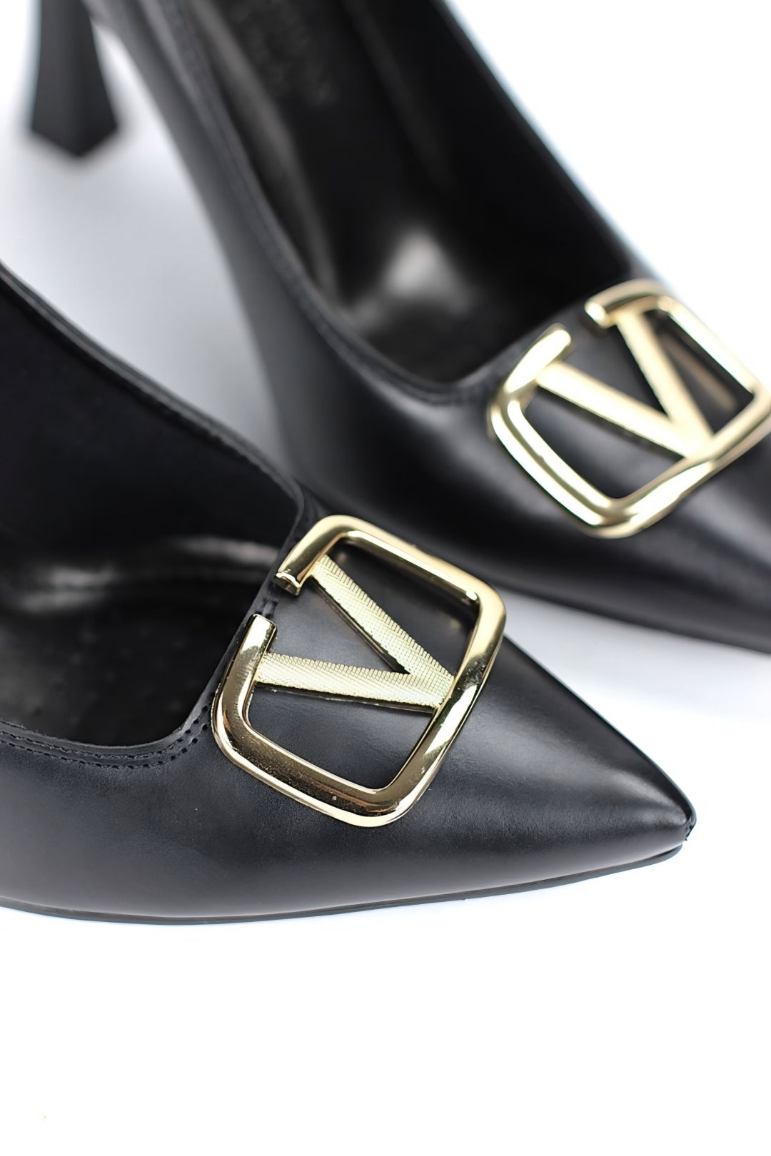 Camille Esnek Yumuşak Kaymaz Taban (10 cm) V Tokalı Kadın Topuklu Ayakkabı – Siyah Cilt