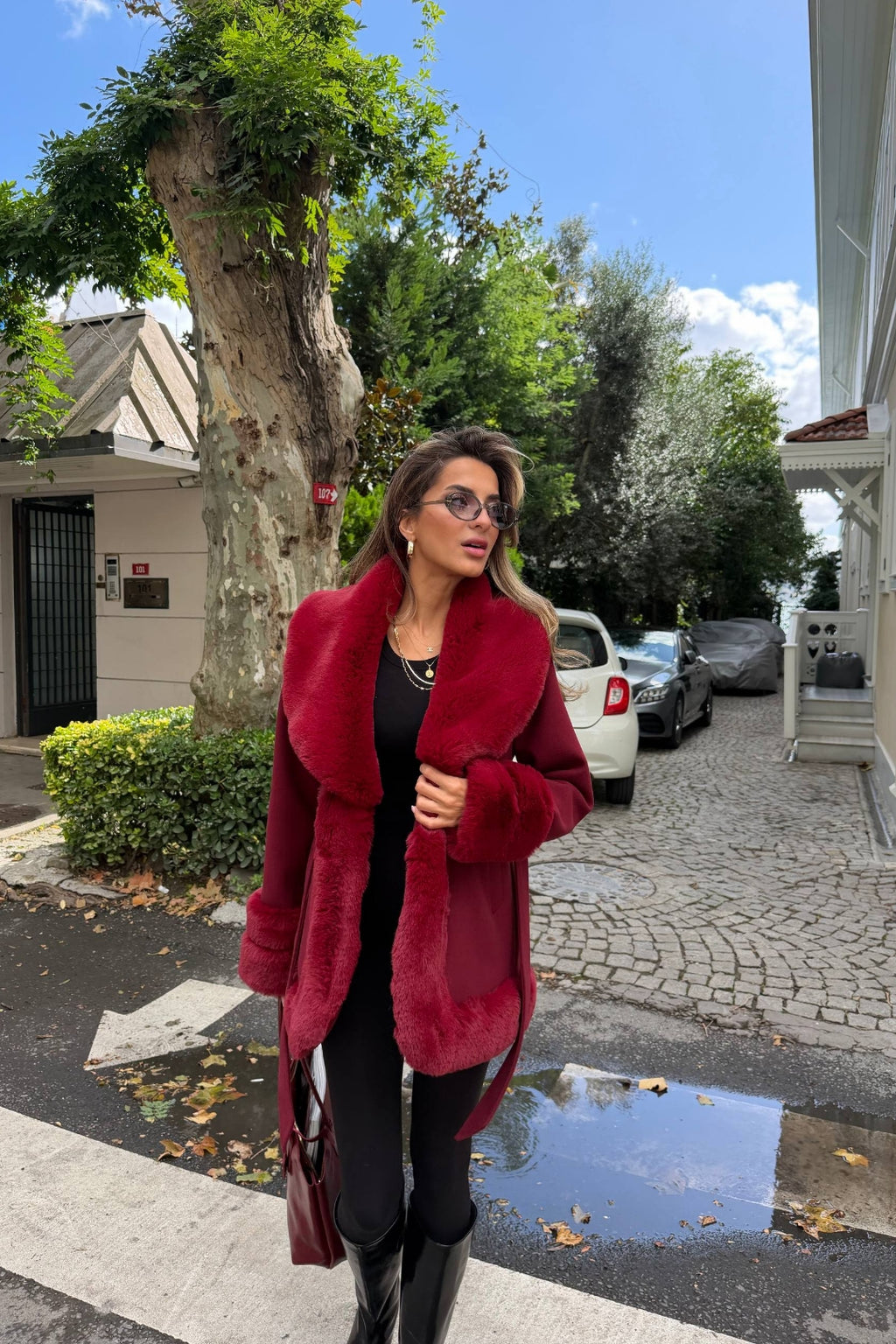 Saskia Suni Kürk Detaylı Kemerli Ceket – Kırmızı
