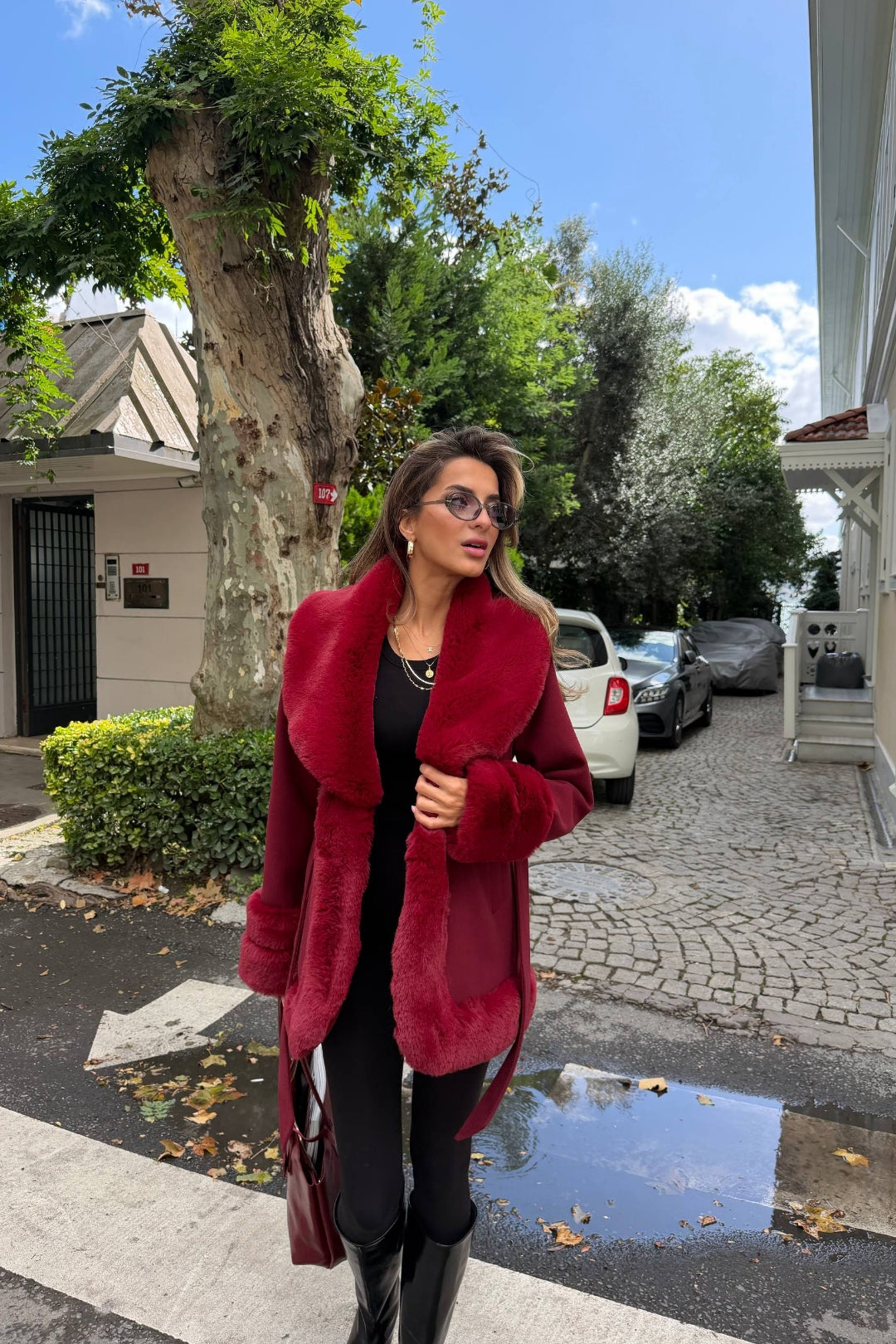 Saskia Suni Kürk Detaylı Kemerli Ceket – Kırmızı