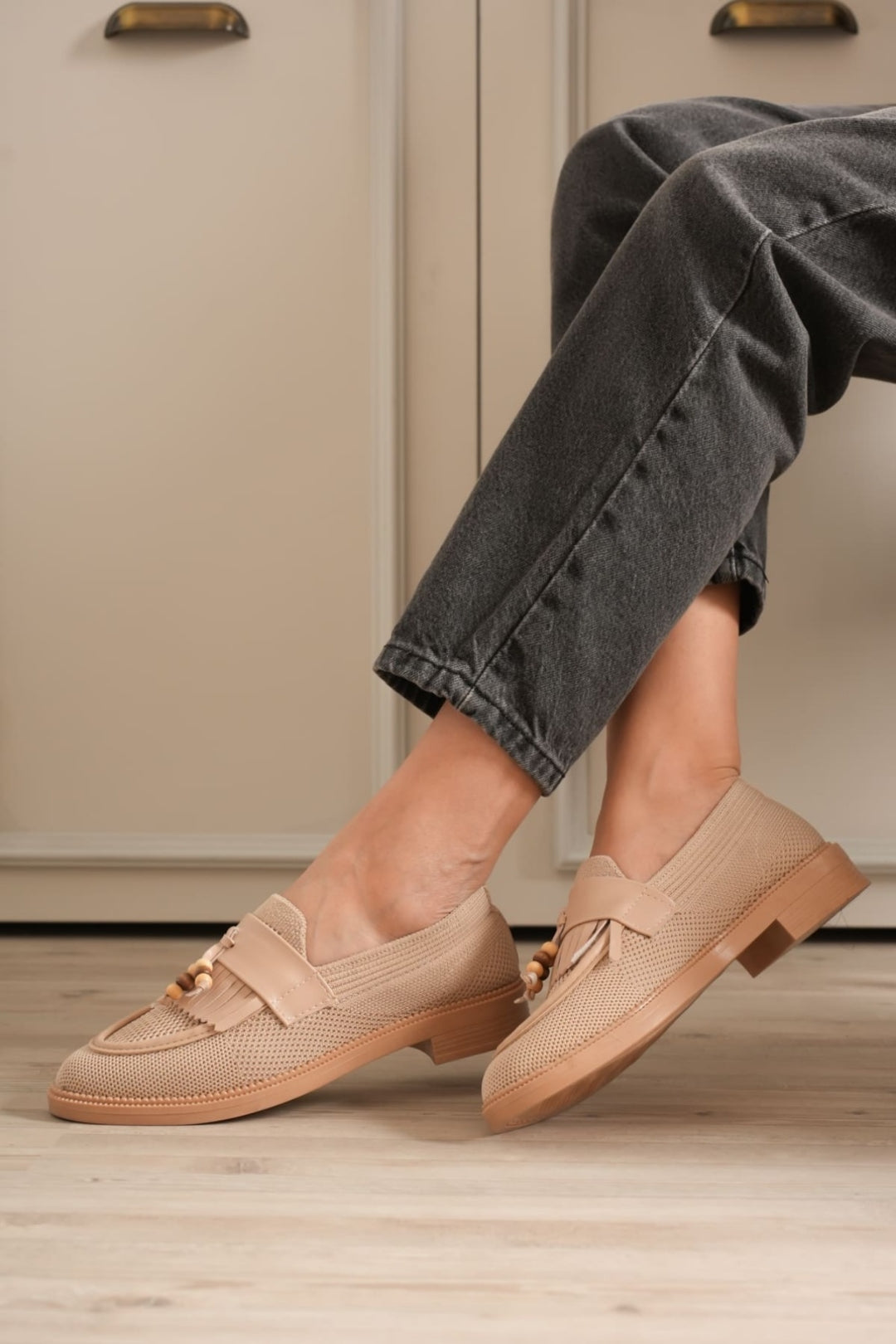 Boncuk Püskül Detaylı Triko Günlük Kadın Ayakkabı – Kaymaz Taban, Hafif ve Rahat – Siyah