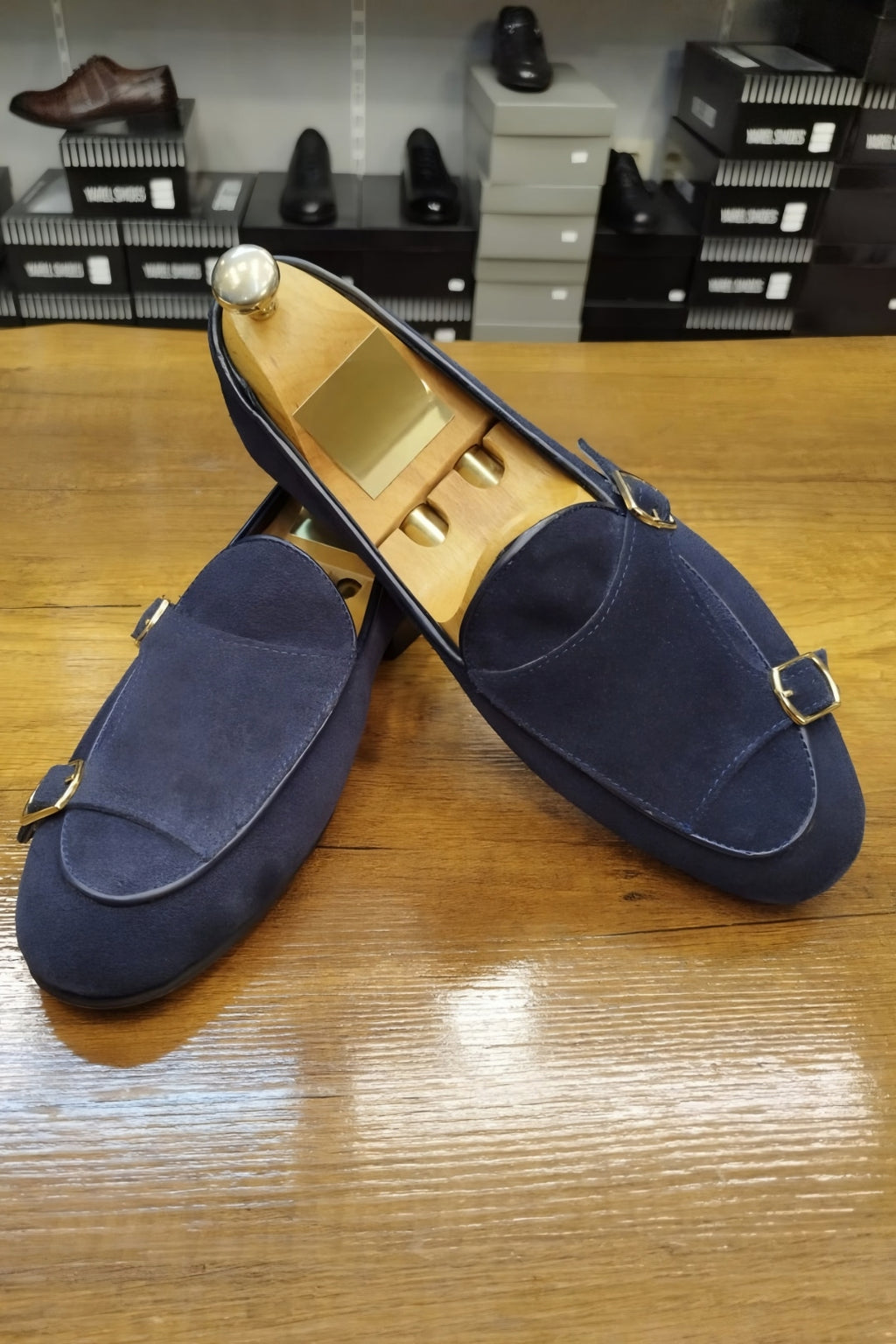 100% Genuine Suede Leather Ultra-Lightweight Eva Sole Sneaker