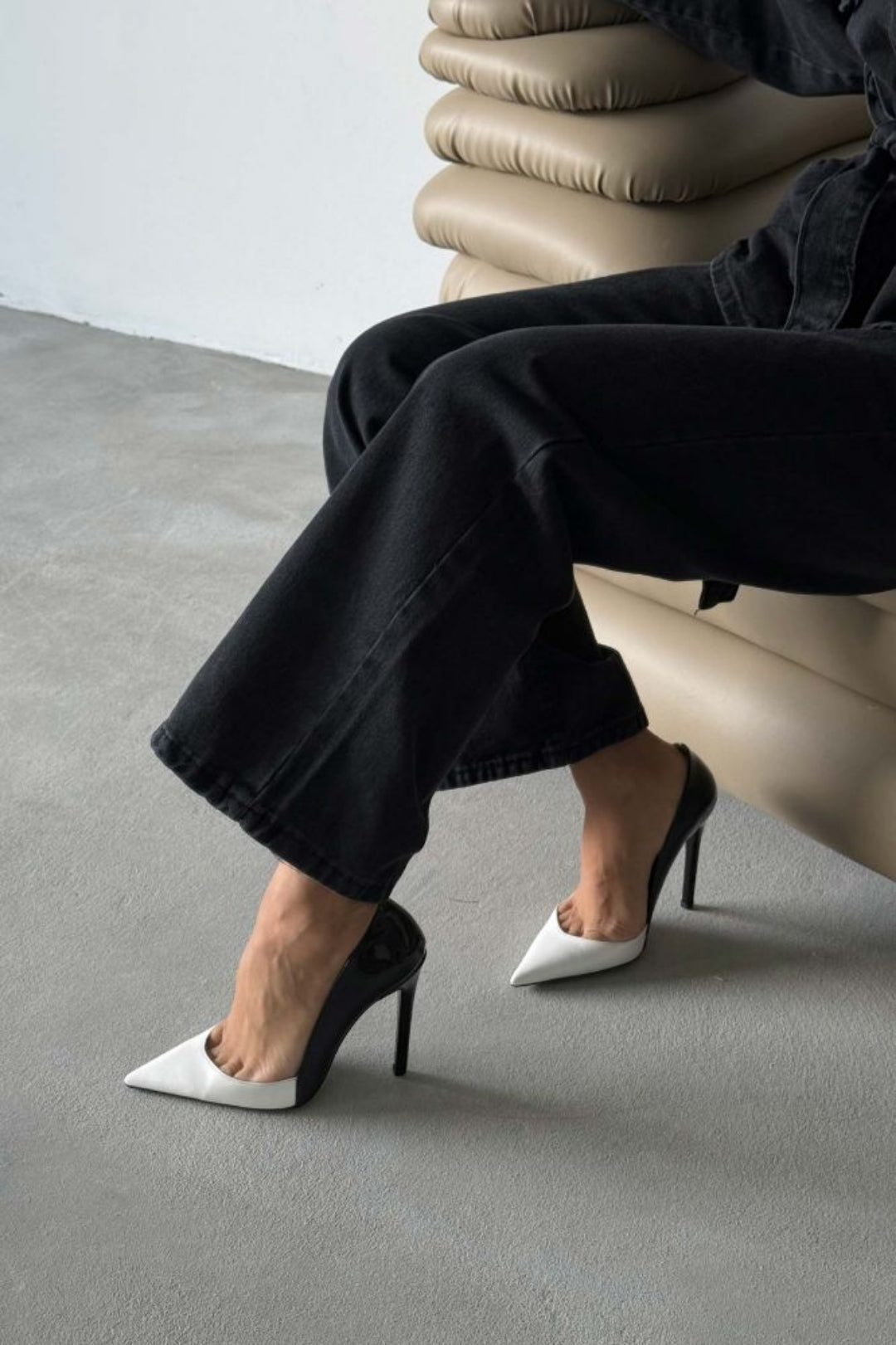Charlotte Monochrome Pointed-Toe Stiletto Pumps – Black & White | 12 CM Heel