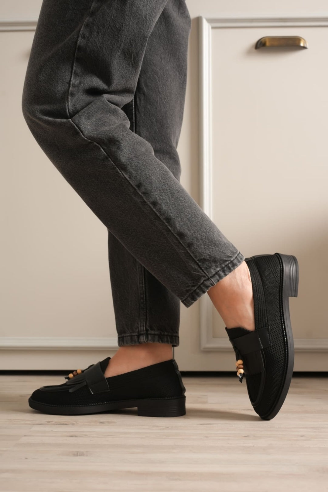 Boncuk Püskül Detaylı Triko Günlük Kadın Ayakkabı – Kaymaz Taban, Hafif ve Rahat – Siyah