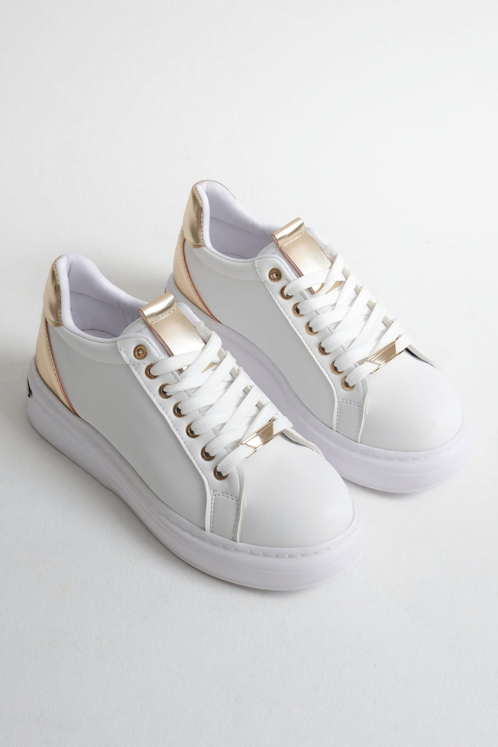 Altın Ayna Garnili Beyaz Kadın Sneaker Ortopedik Taban (4 cm)