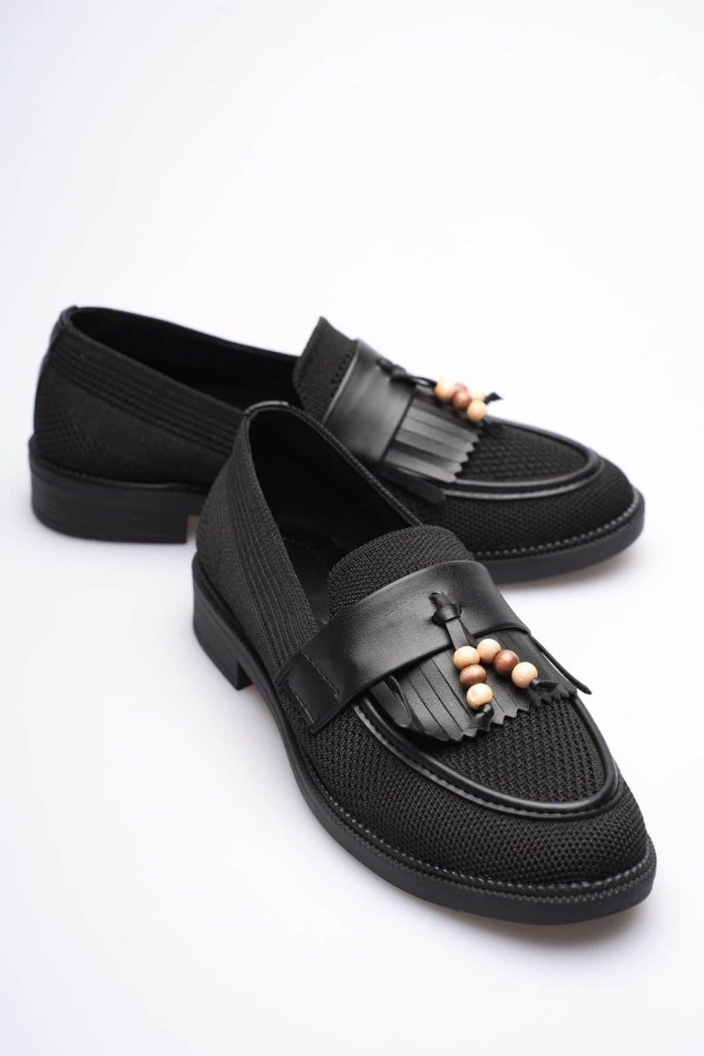 Boncuk Püskül Detaylı Triko Günlük Kadın Ayakkabı – Kaymaz Taban, Hafif ve Rahat – Siyah