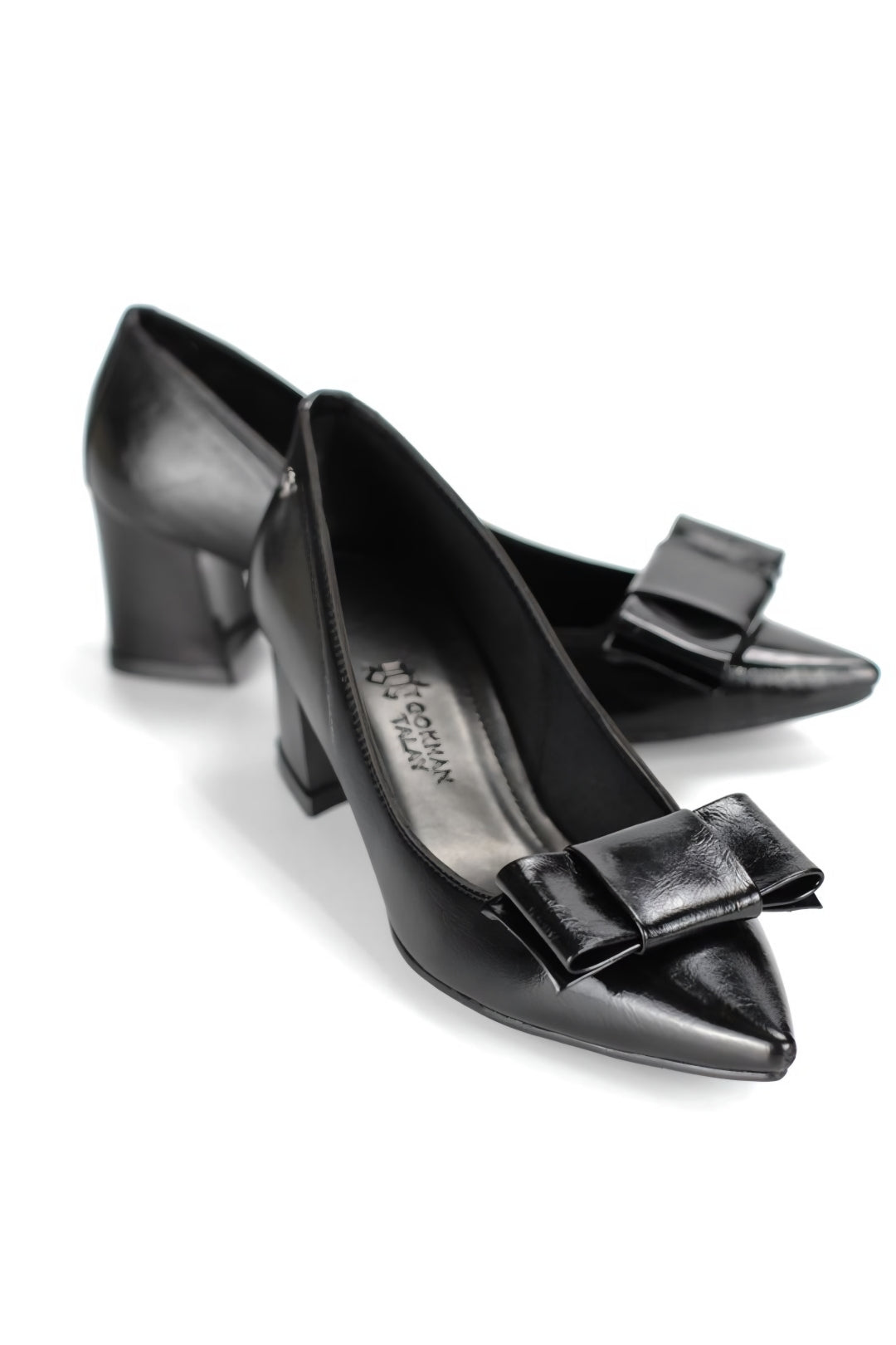 Benedita Esnek Yumuşak Kaymaz Taban (4 cm) Köşe Fiyonklu Kadın Kalın Topuklu Ayakkabı – Siyah Rugan