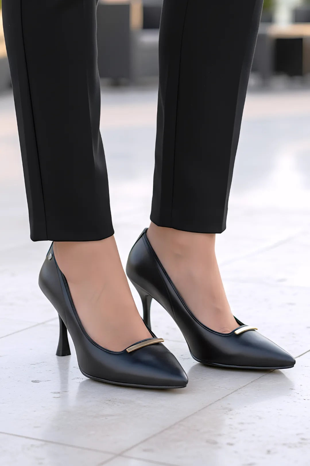 Arina 8 cm Siyah Kadın Topuklu Ayakkabı – İnce Çubuk Tokalı Rugan – Siyah Cilt