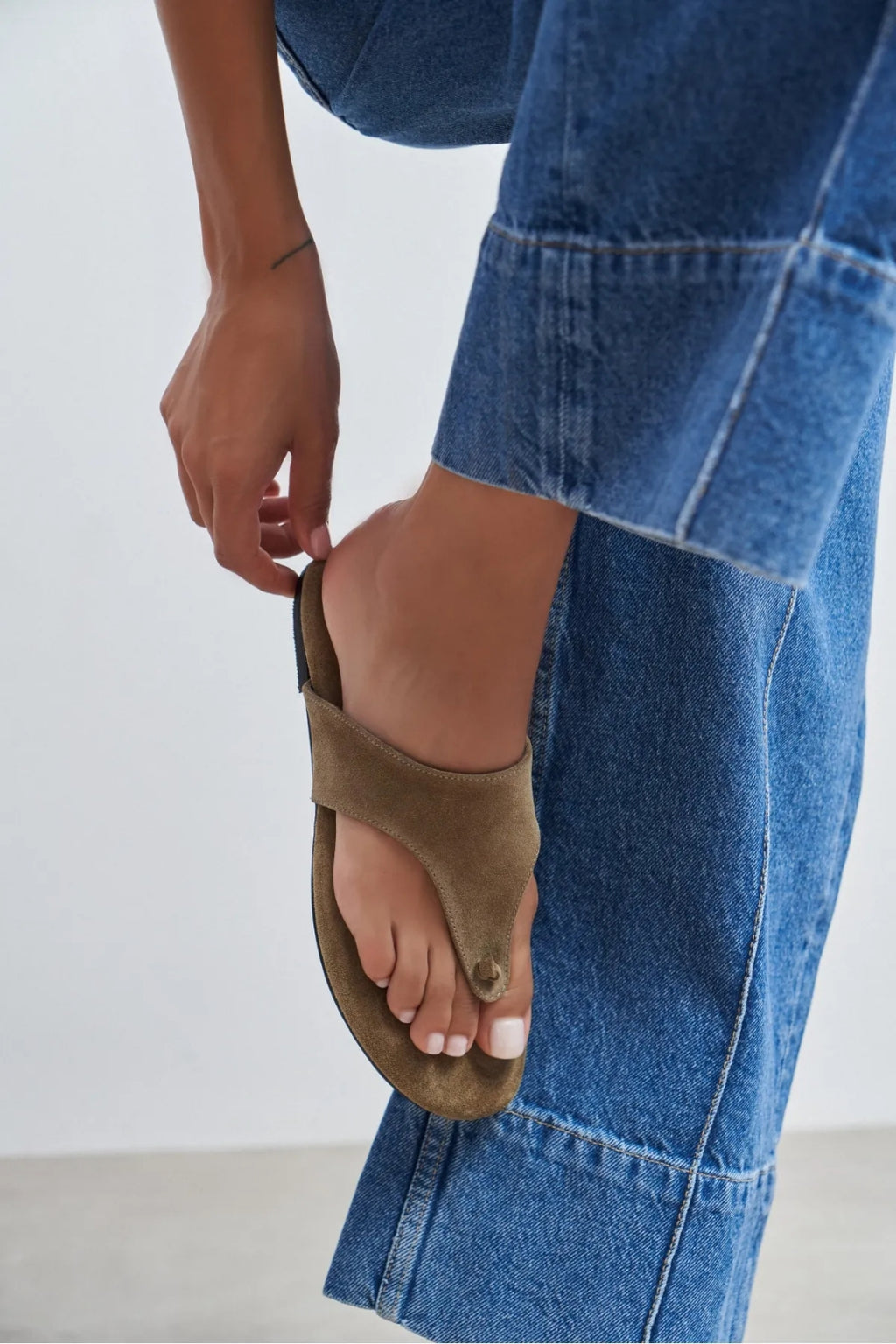 Ravello Handcrafted Genuine Leather Toe-Ring Sandals — Red Suede