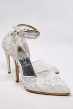 Pointed-Toe Bridal Shoes with White Flower Embroidery