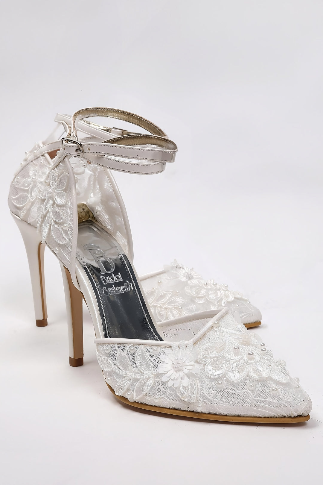 Pointed-Toe Bridal Shoes with White Flower Embroidery
