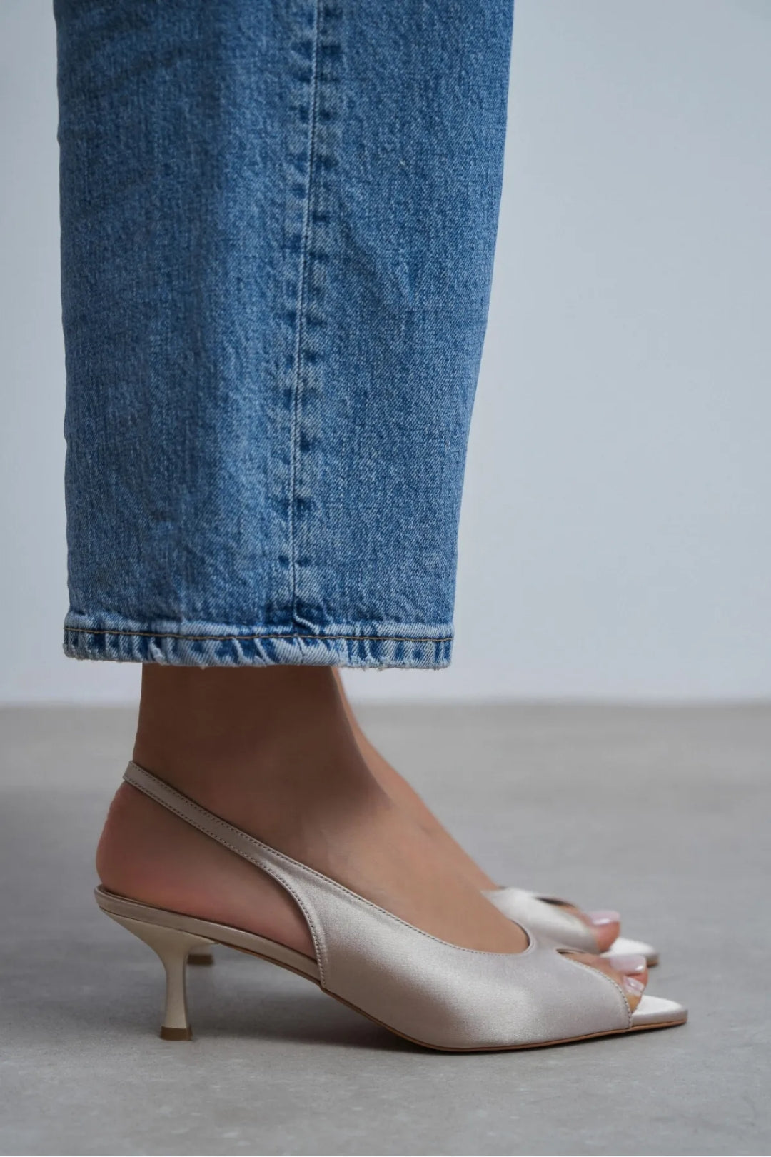 Aurelia Satin Peep-Toe Slingback Kitten Heels – Pearl Satin