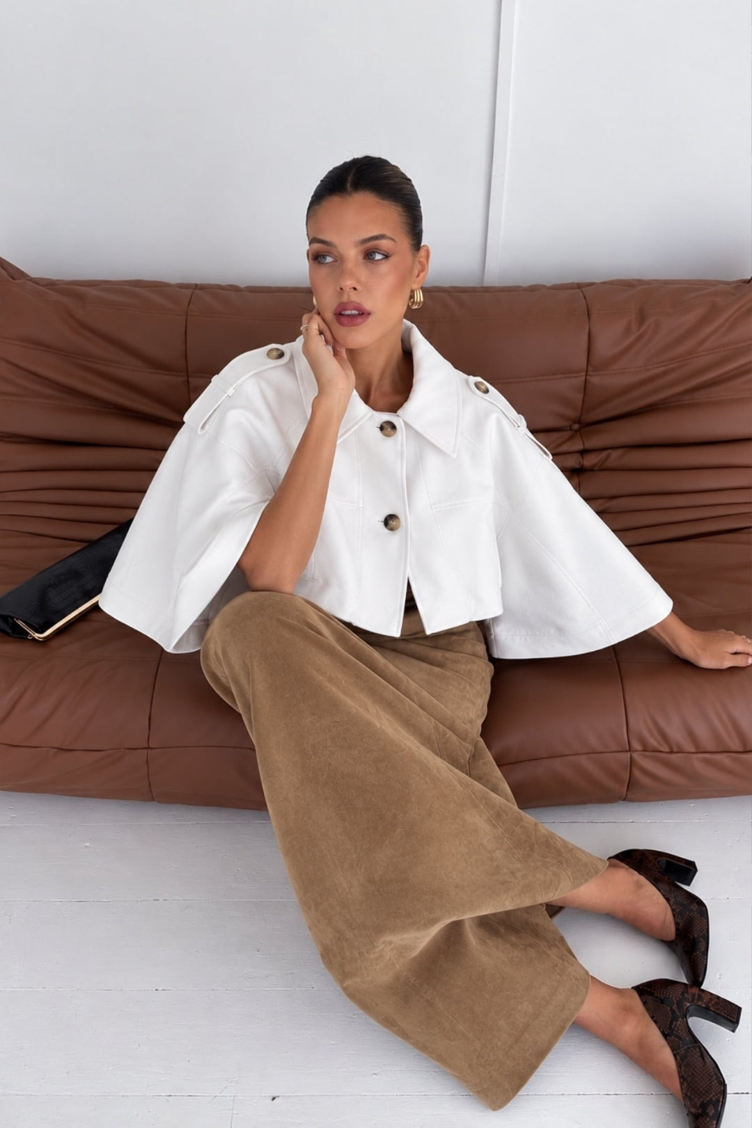 Cavett Cape-Detail Cropped Trench Coat – White