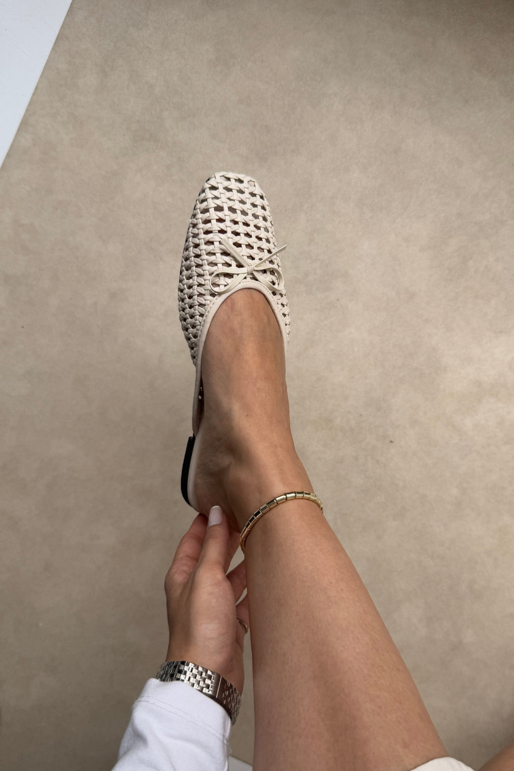 Elegant Women's Ballet Flats with Knitted Bow Detail - Black