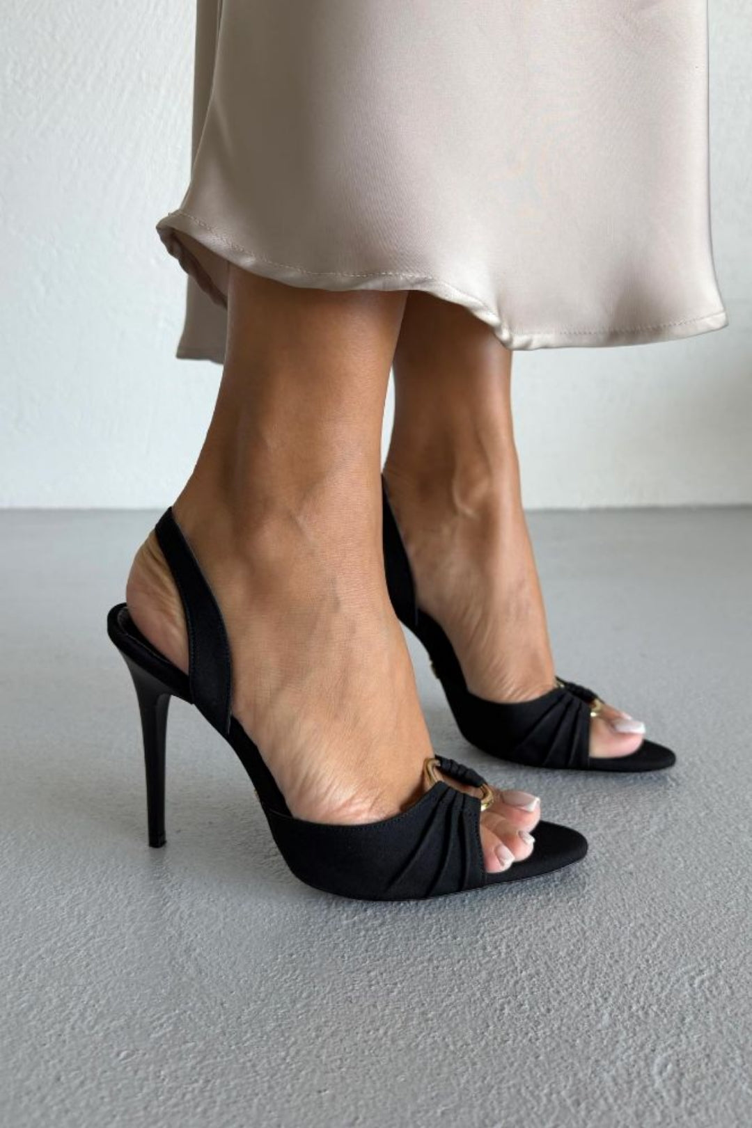 Rome – Gold Ring Detail Satin Heels – Cream