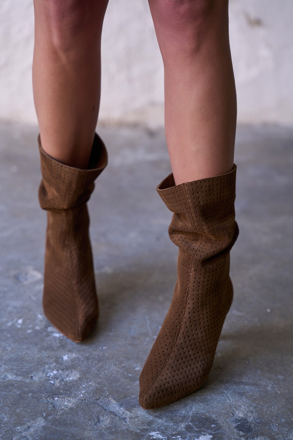 JANTES Genuine Suede Leather Summer Ankle Boots – Perforated Camel Suede Mid-Heel Women's Booties