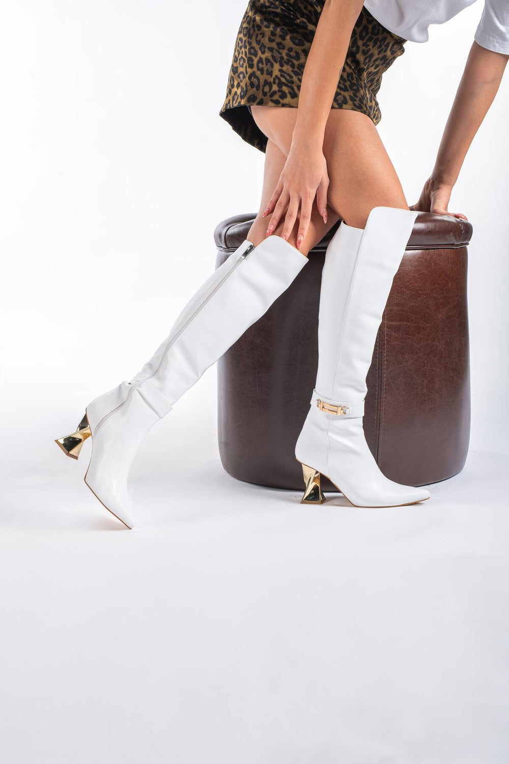 Norevia Buckle-Detail Knee-High Boots – Brown