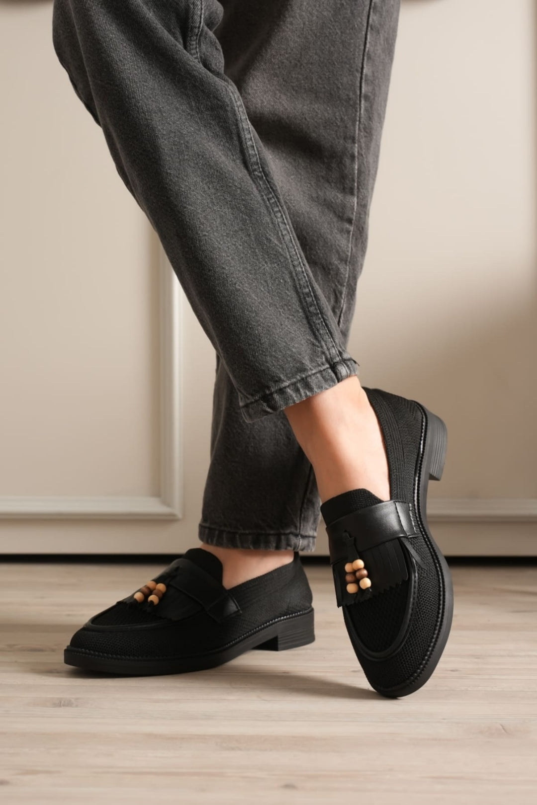 Boncuk Püskül Detaylı Triko Günlük Kadın Ayakkabı – Kaymaz Taban, Hafif ve Rahat – Siyah