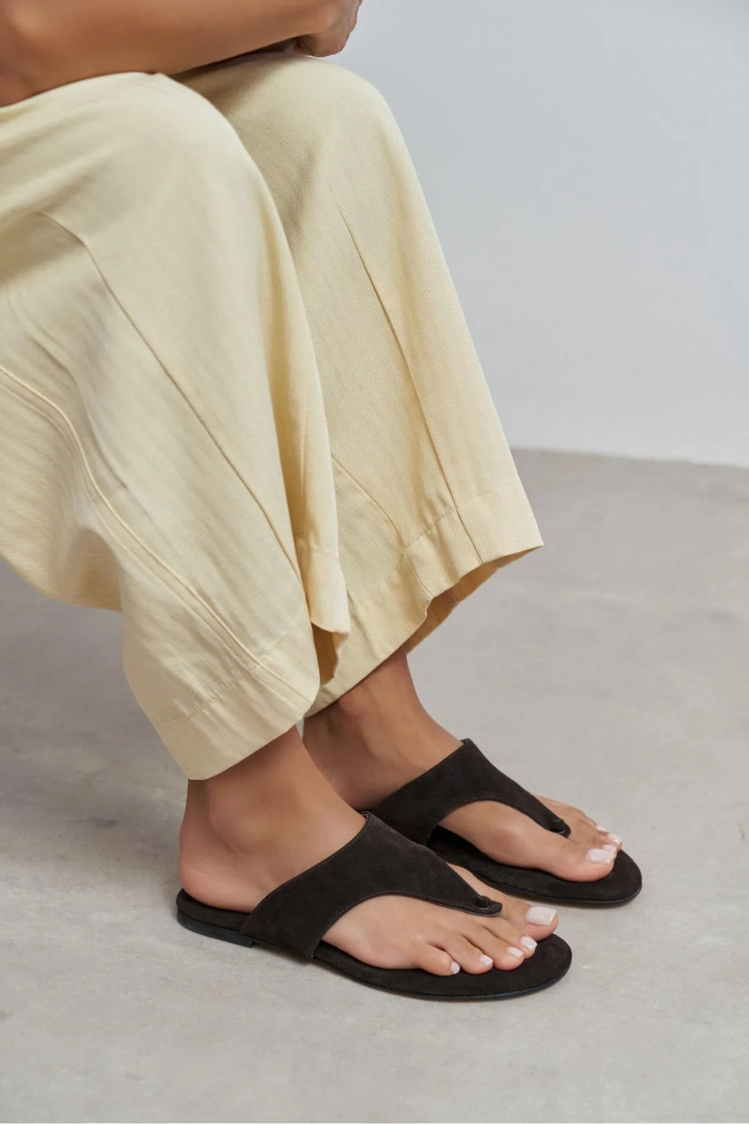 Ravello Handcrafted Genuine Leather Toe-Ring Sandals — Red Suede