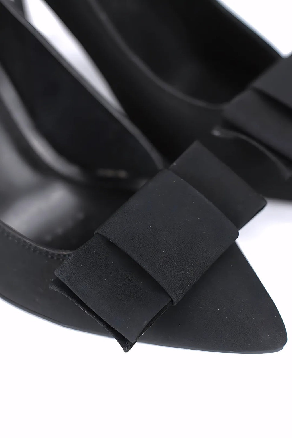 Polina Esnek Yumuşak Kaymaz Taban (8 cm) Siyah Rugan Köşe Fiyonk Kadın Topuklu Ayakkabı – Siyah Süet