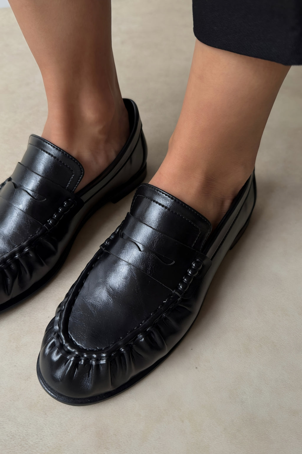 Black Oval Toe Elegant Women's Ballet Flats