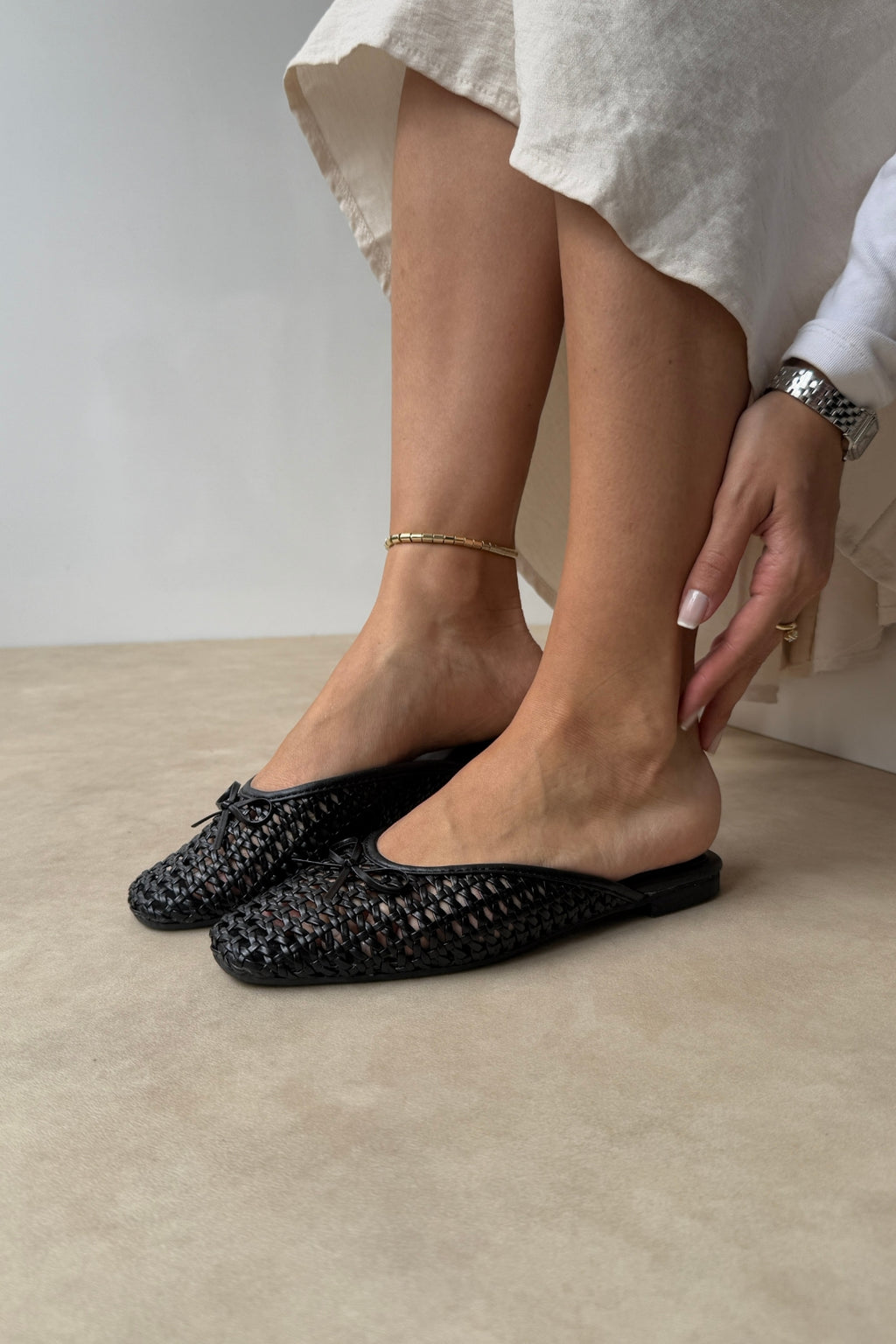 Elegant Women's Ballet Flats with Knitted Bow Detail - Black