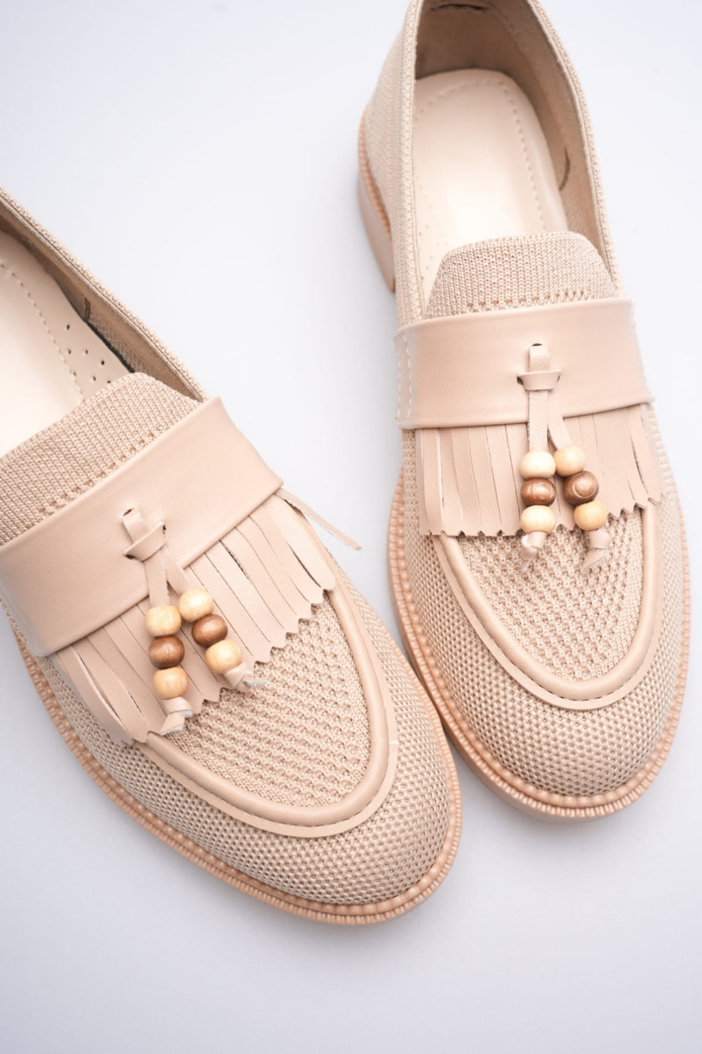 Boncuk Püskül Detaylı Triko Günlük Kadın Ayakkabı – Kaymaz Taban, Hafif ve Rahat – Siyah