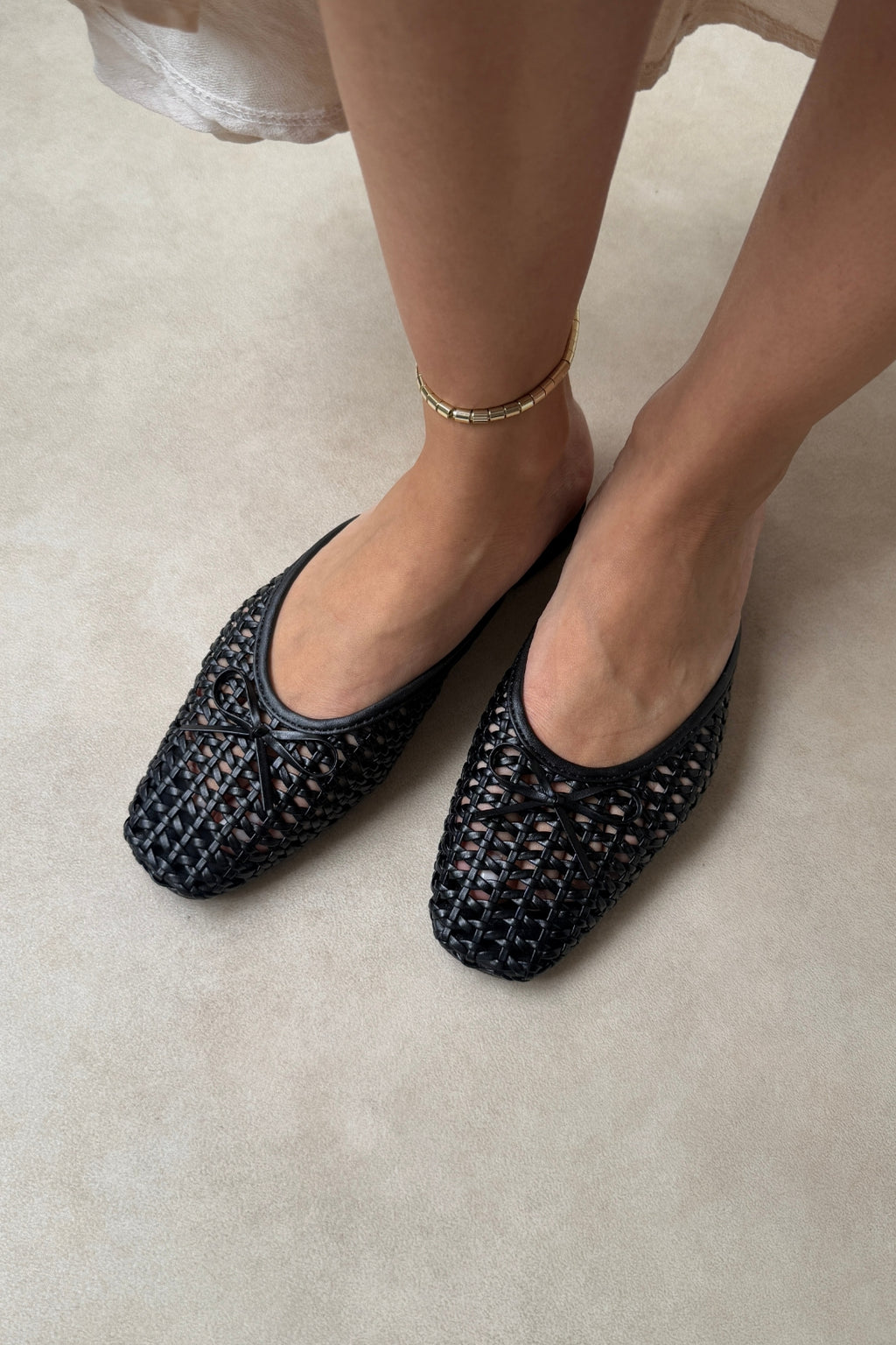 Elegant Women's Ballet Flats with Knitted Bow Detail - Black