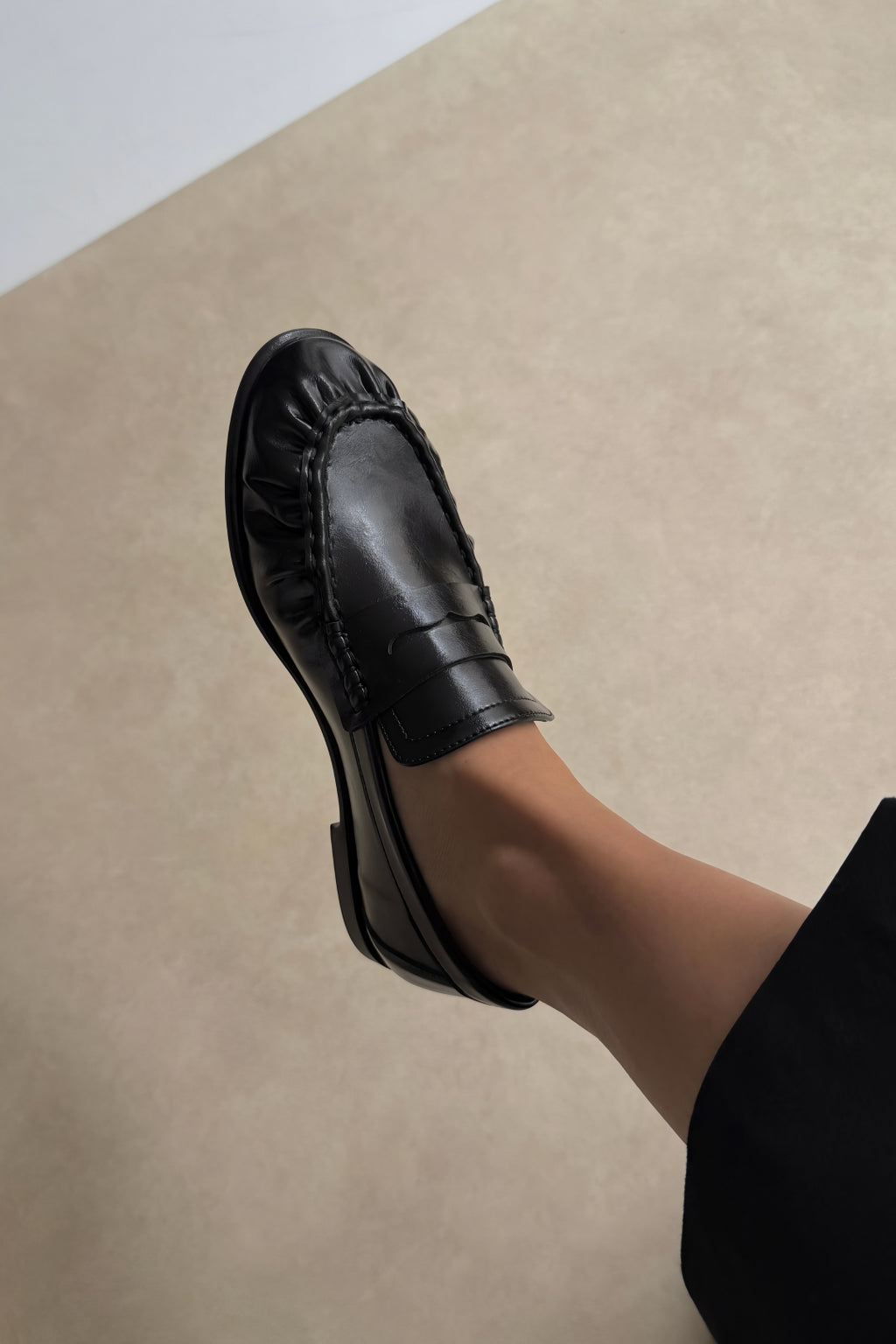Black Oval Toe Elegant Women's Ballet Flats