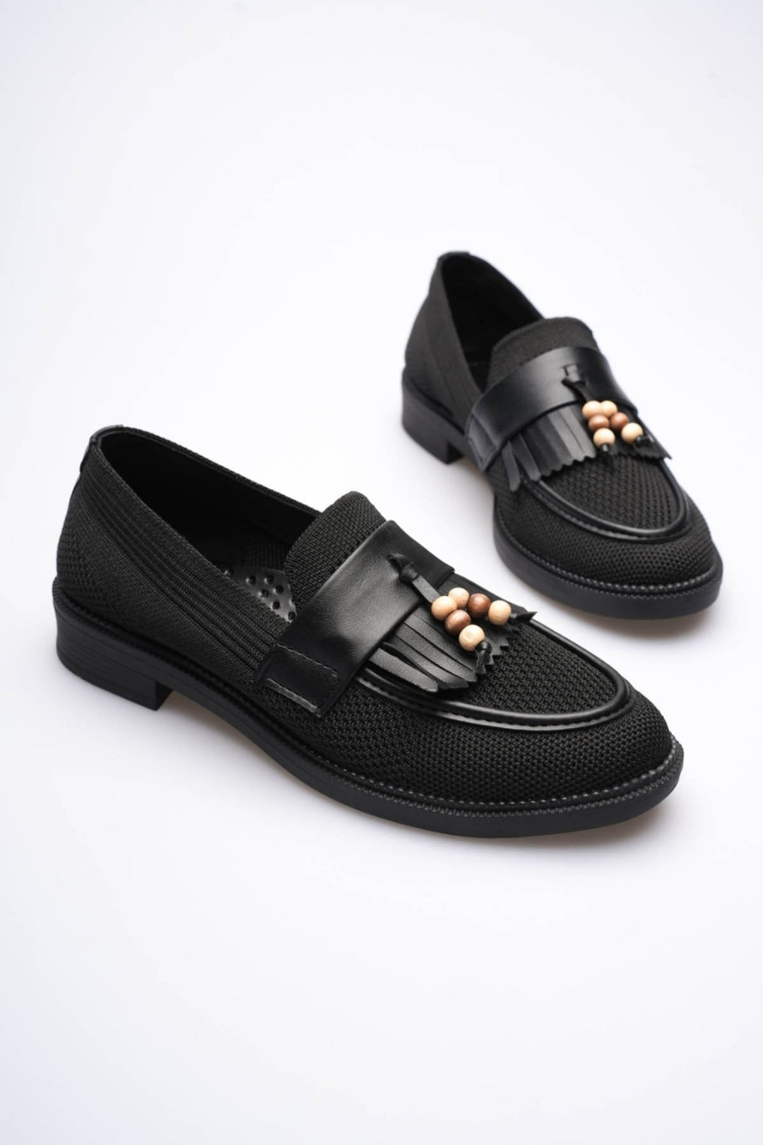 Boncuk Püskül Detaylı Triko Günlük Kadın Ayakkabı – Kaymaz Taban, Hafif ve Rahat – Siyah