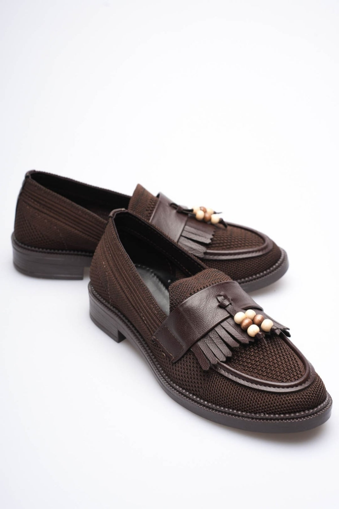 Boncuk Püskül Detaylı Triko Günlük Kadın Ayakkabı – Kaymaz Taban, Hafif ve Rahat – Acı Kahve