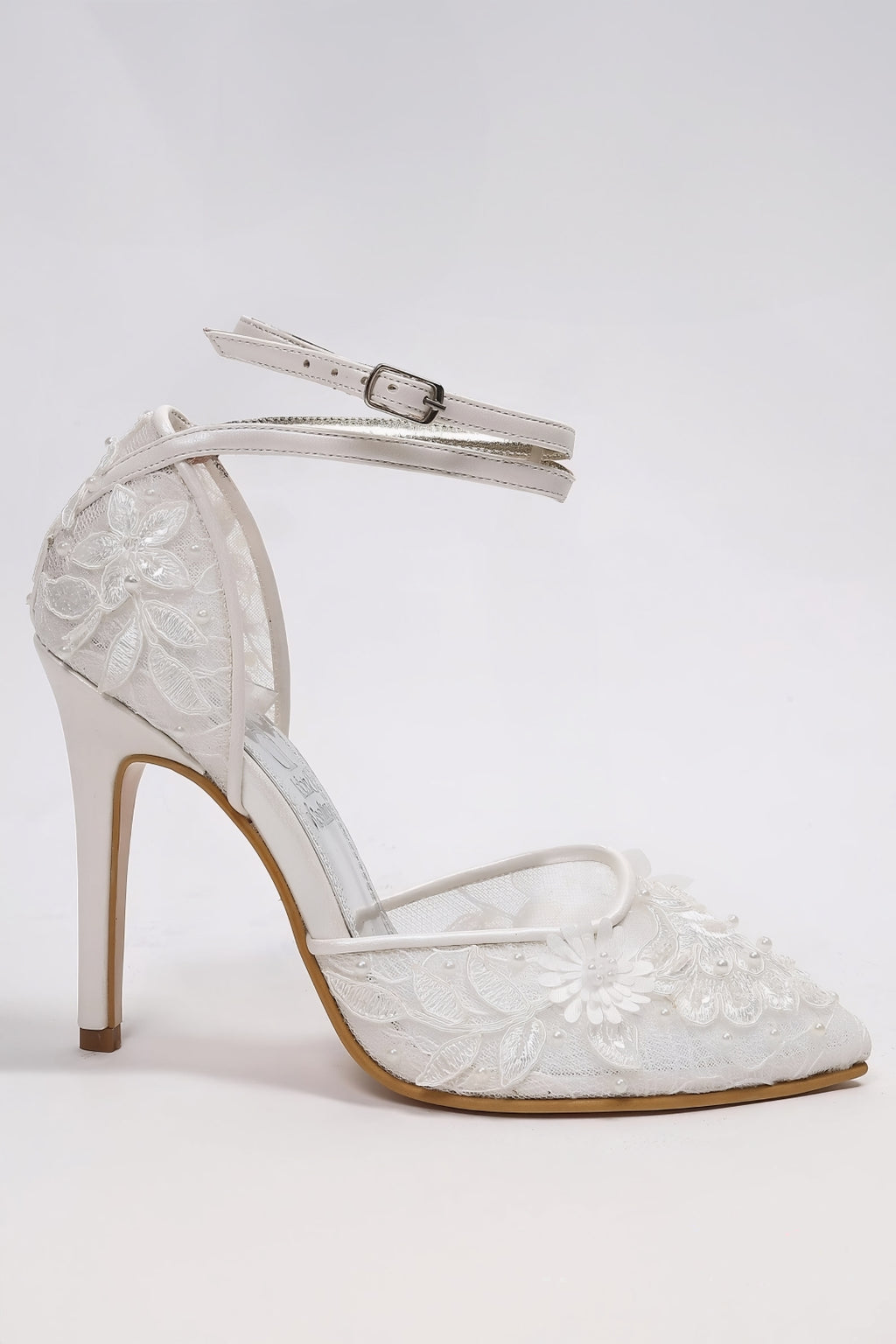 Pointed-Toe Bridal Shoes with White Flower Embroidery