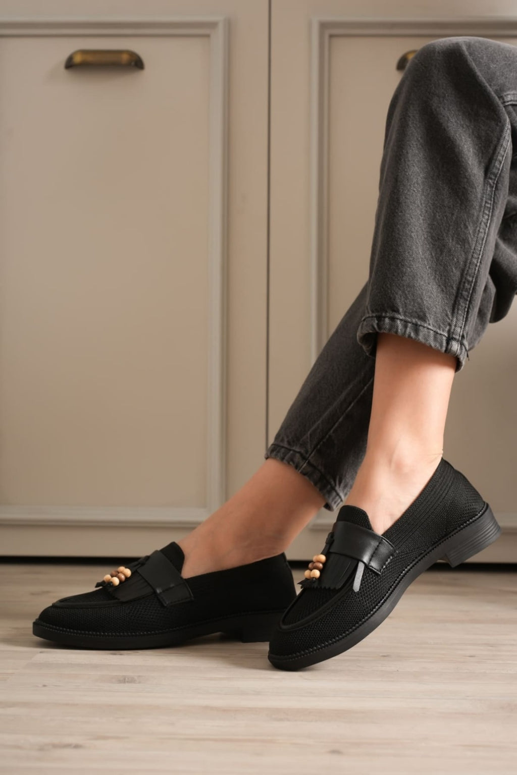 Boncuk Püskül Detaylı Triko Günlük Kadın Ayakkabı – Kaymaz Taban, Hafif ve Rahat – Siyah
