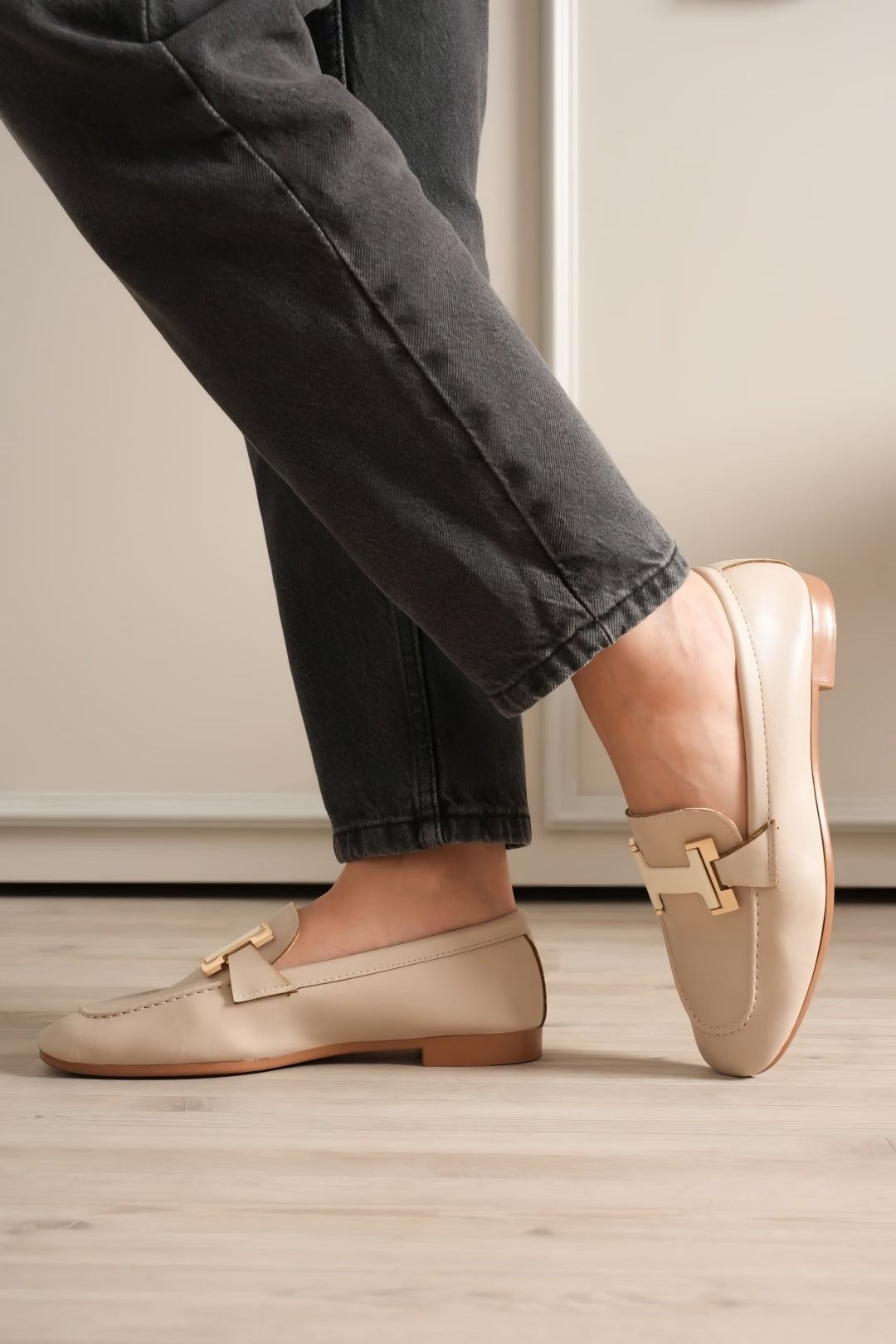 Bej Tokalı Kadın Loafer – Düz Taban Günlük Şık Ayakkabı